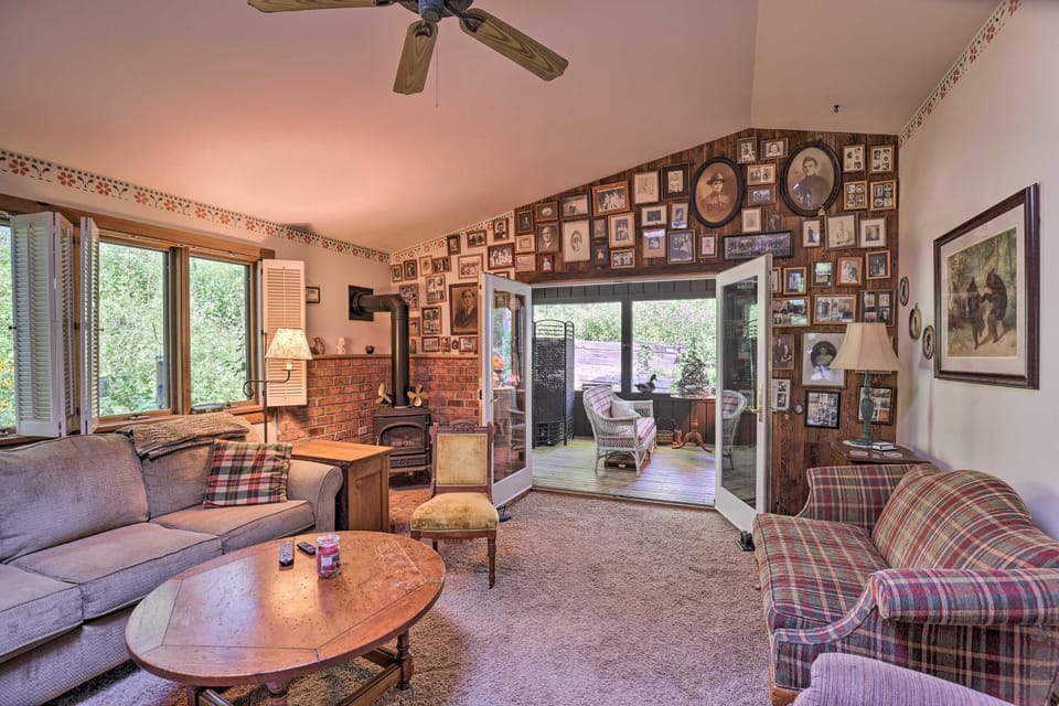 Serene Lodi Escape w/ Deck: Boat, Hike & Sip! House in Seneca Lake
