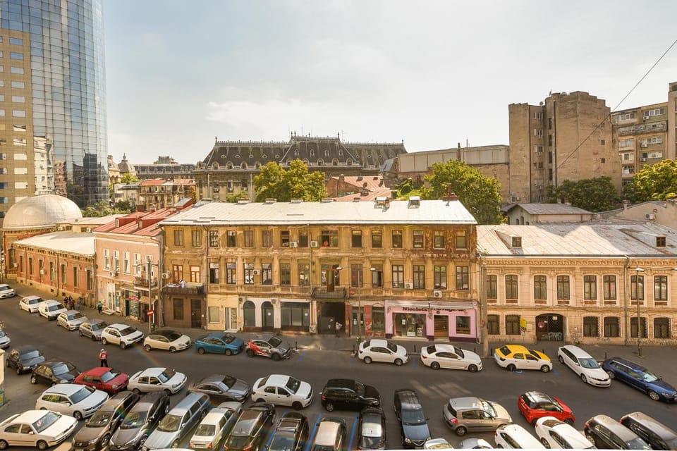 Patio, City view, Street view, Location