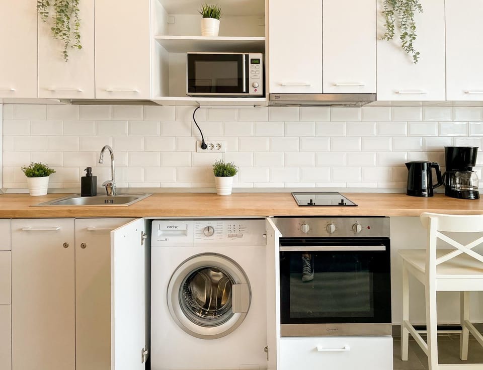 Kitchen or kitchenette, kitchen