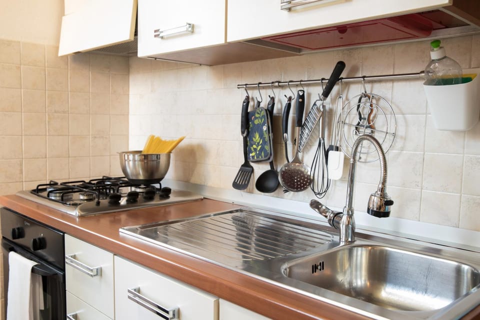 Kitchen or kitchenette, Communal kitchen, pet friendly, stove