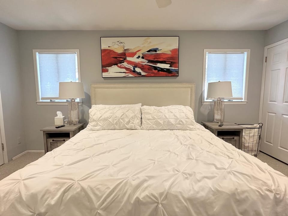 Cozy 4BR 3BA Home- Train to NYC, USOpen, CitiField Mets, MSG, Walk to Harbor & Golf House in Port Washington