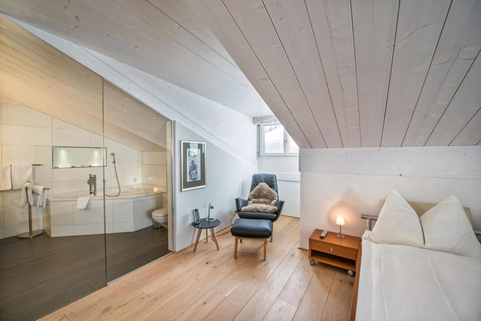 Bathroom, Bedroom, Bath
