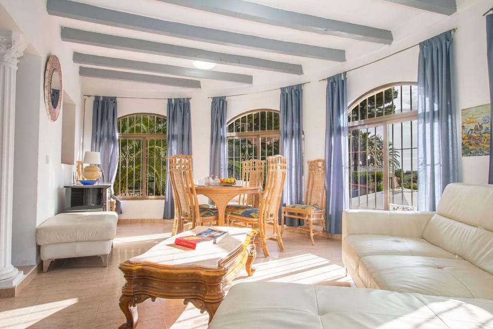 Communal lounge/ TV room, Living room