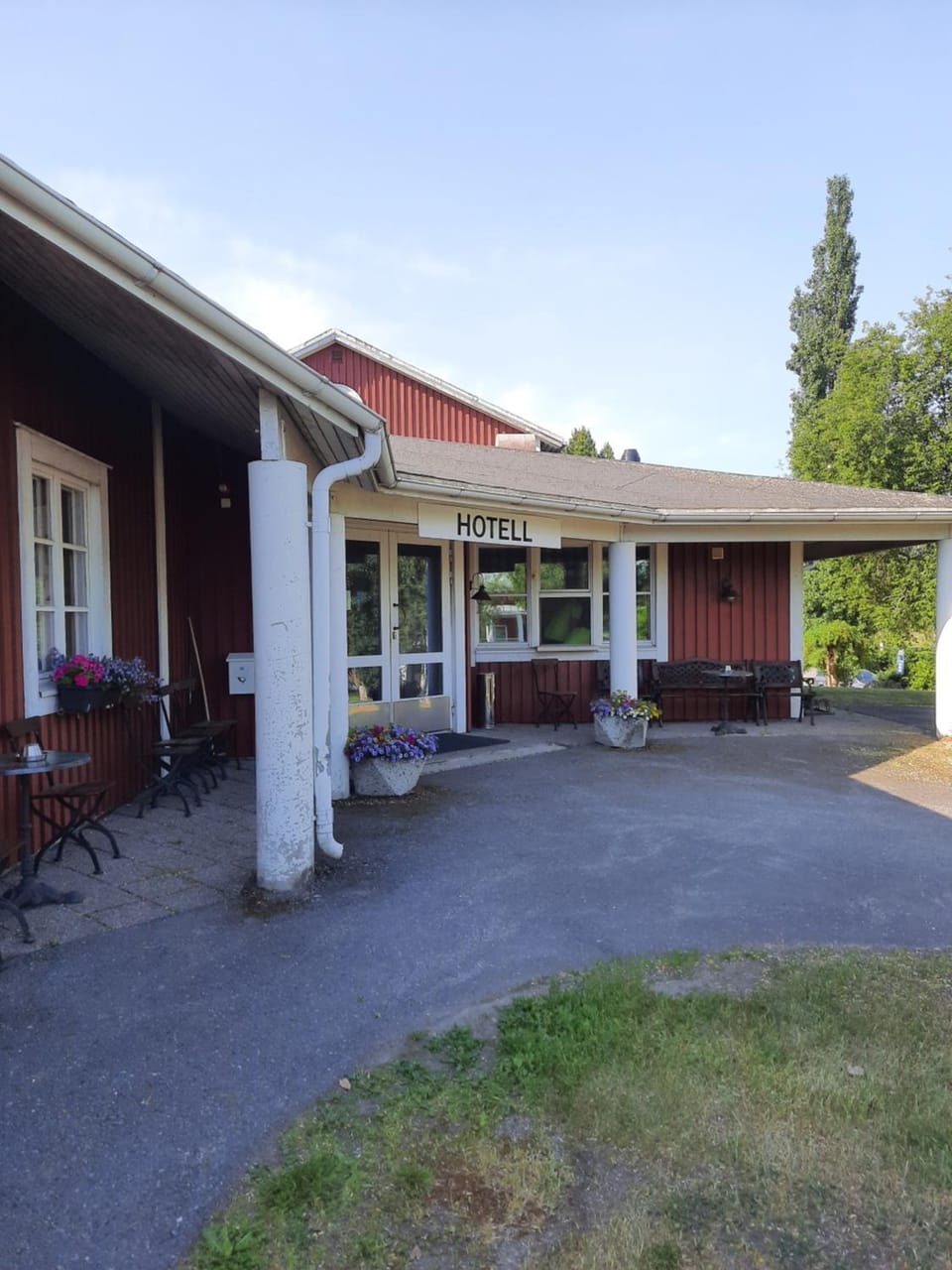 Facade/entrance