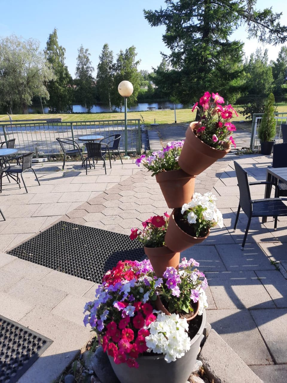 Patio, Restaurant/places to eat, Garden, Balcony/Terrace, River view
