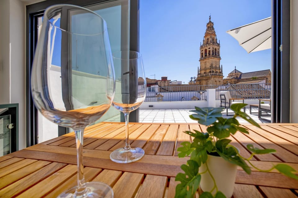 View (from property/room), Balcony/Terrace, City view, Landmark view
