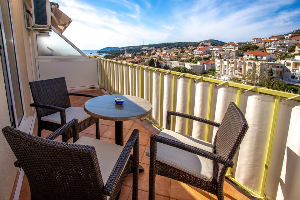Balcony/Terrace, City view