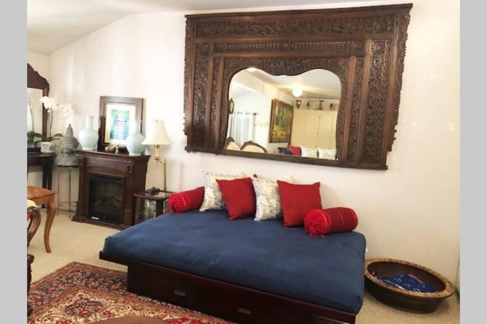 Elegant Spacious Private Studio ~ Upscale Berkeley Apartment in Berkeley