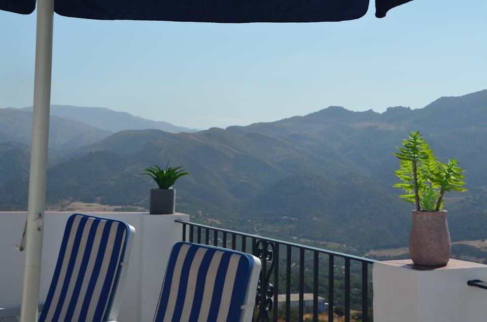 Balcony/Terrace, Mountain view