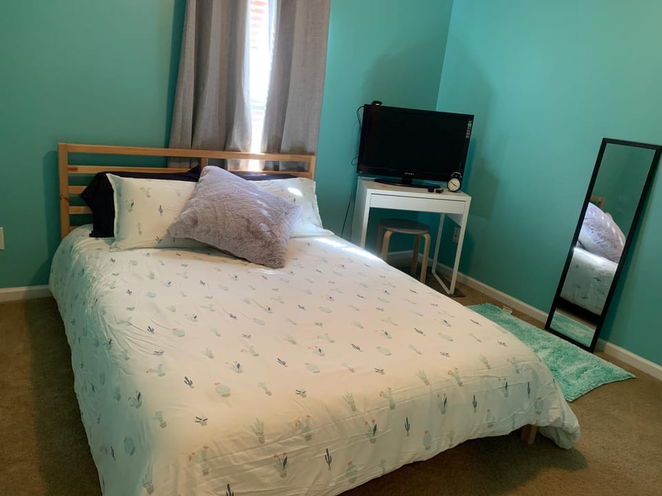 Prickle Your Fancy Private Room in University Vacation rental in Charlotte