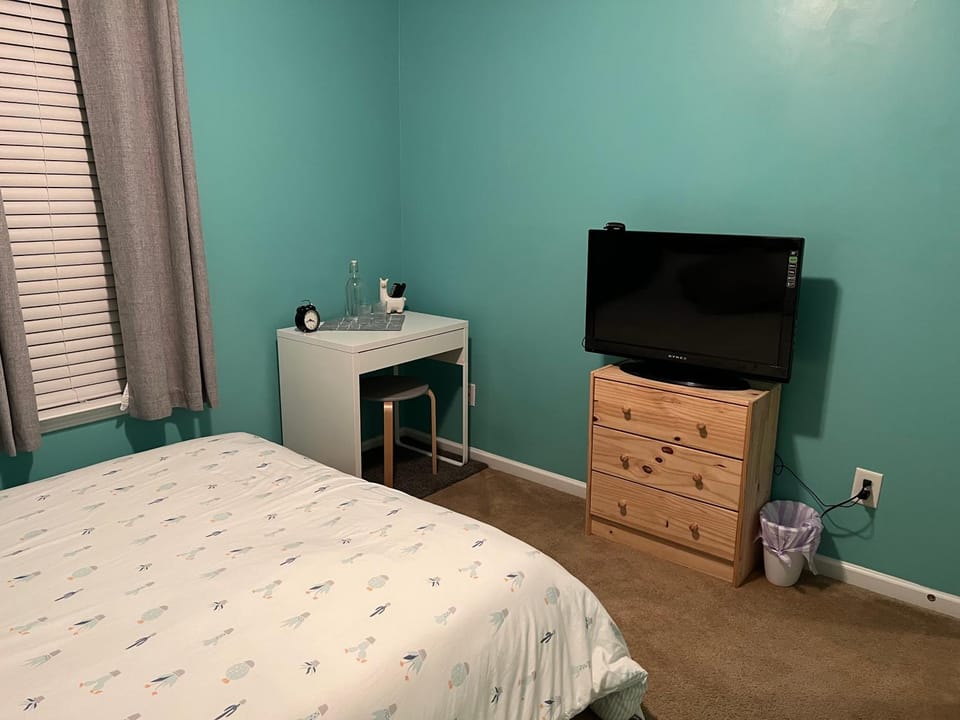 Prickle Your Fancy Private Room in University Vacation rental in Charlotte