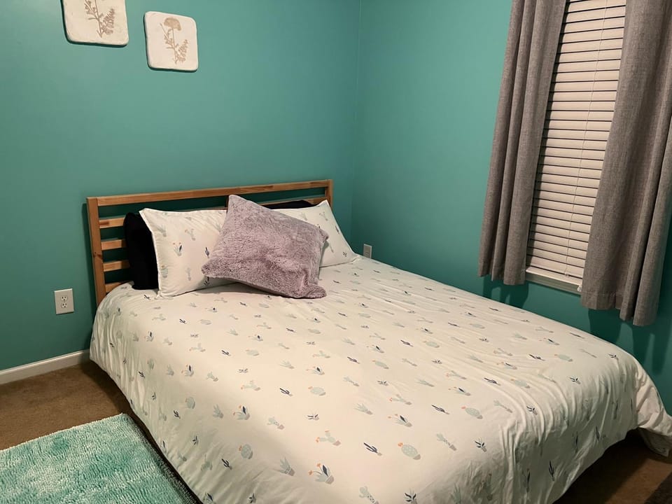 Prickle Your Fancy Private Room in University Vacation rental in Charlotte