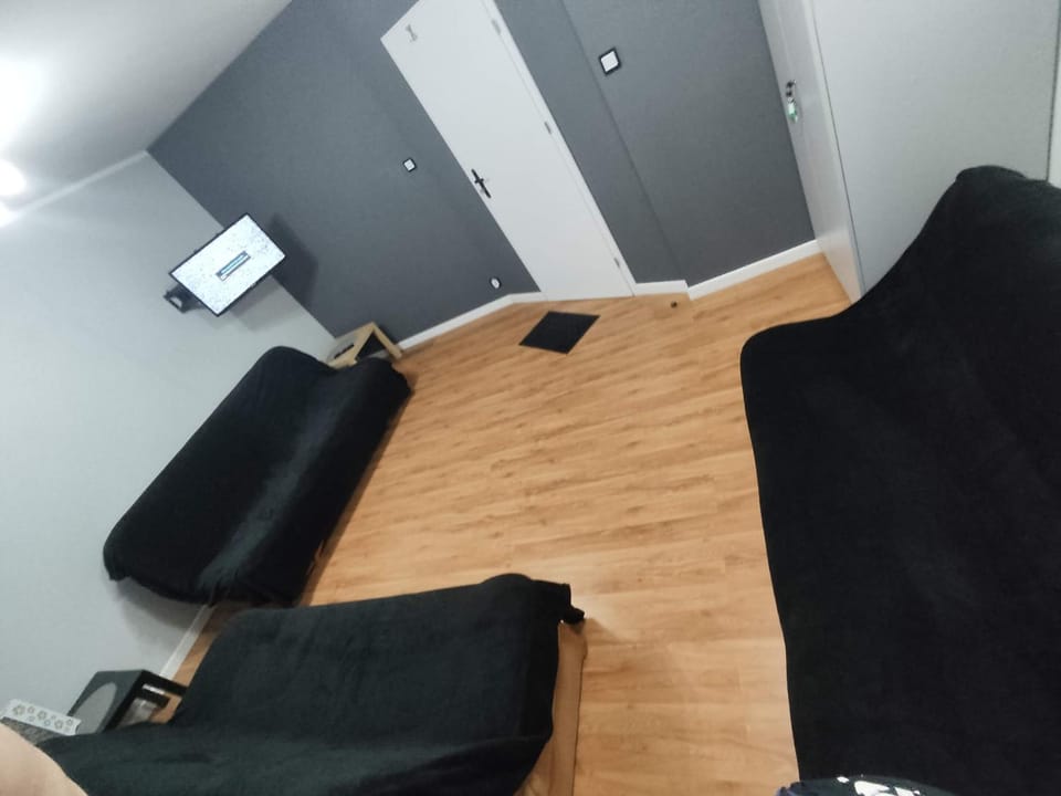 Bed, TV and multimedia, Photo of the whole room