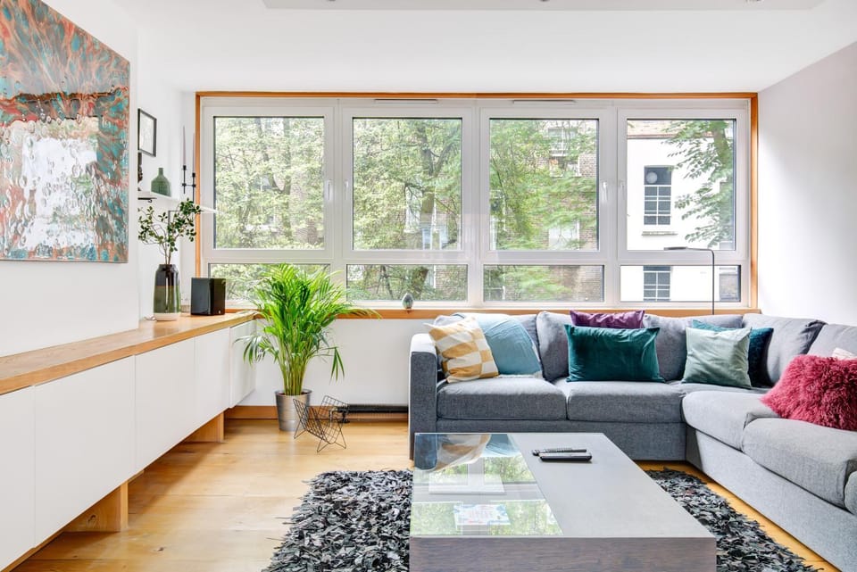 Modern Notting Hill 2 Bedroom Near Royal Oak tube Apartment in City of Westminster