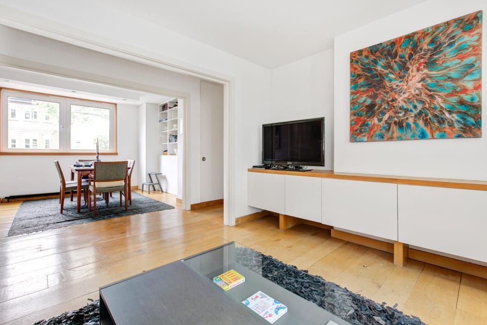 Modern Notting Hill 2 Bedroom Near Royal Oak tube Apartment in City of Westminster