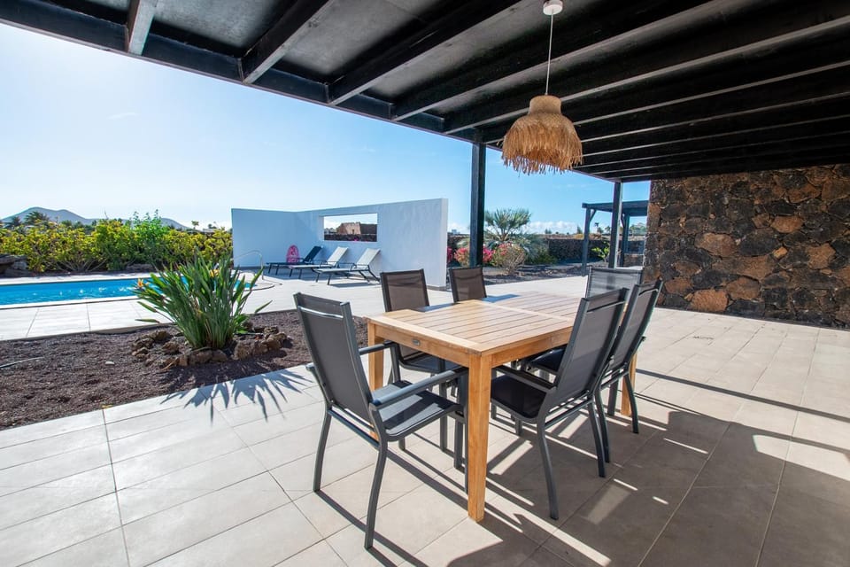 Balcony/Terrace, Swimming pool, Breakfast