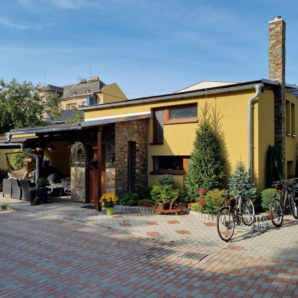 Property building, Facade/entrance