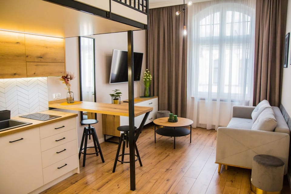 TV and multimedia, Kitchen or kitchenette, Living room, Seating area, Dining area