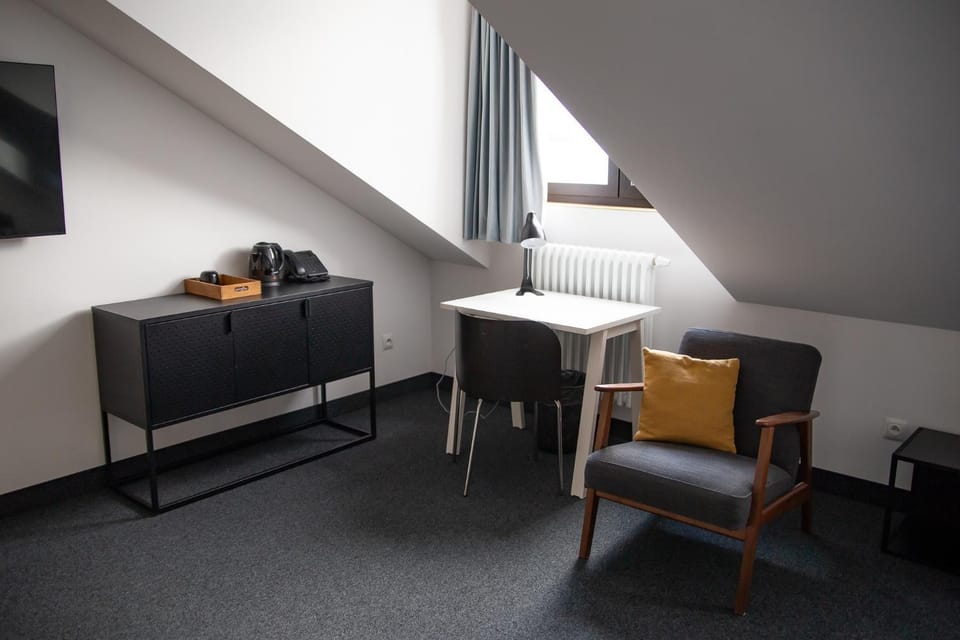 TV and multimedia, Seating area, hair dresser