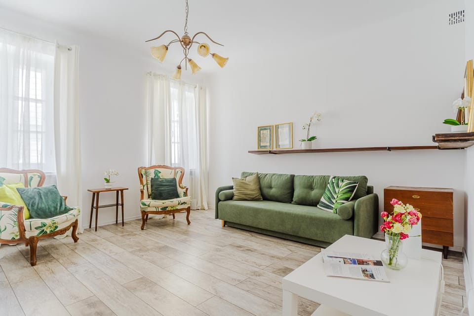 Bed, Living room, Seating area