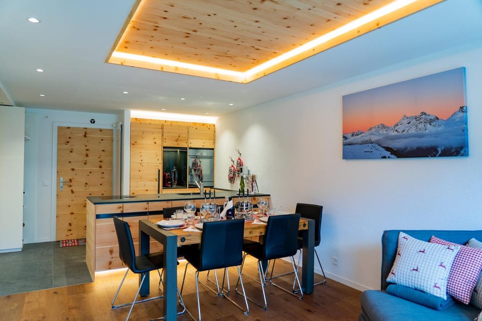 Dining area, kitchen