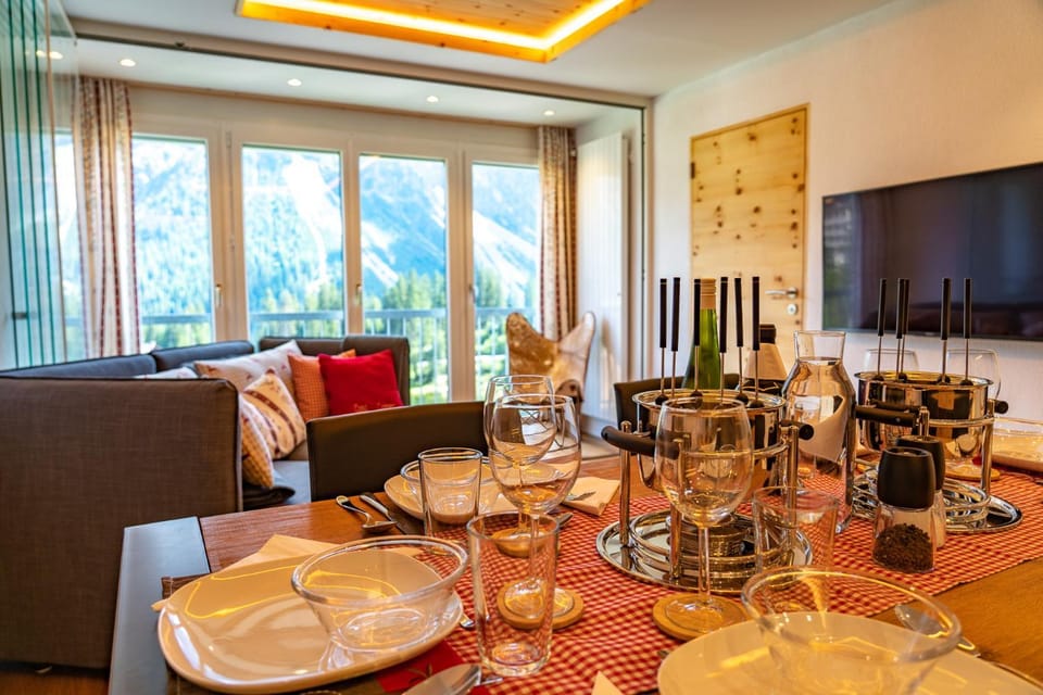 Living room, Dining area