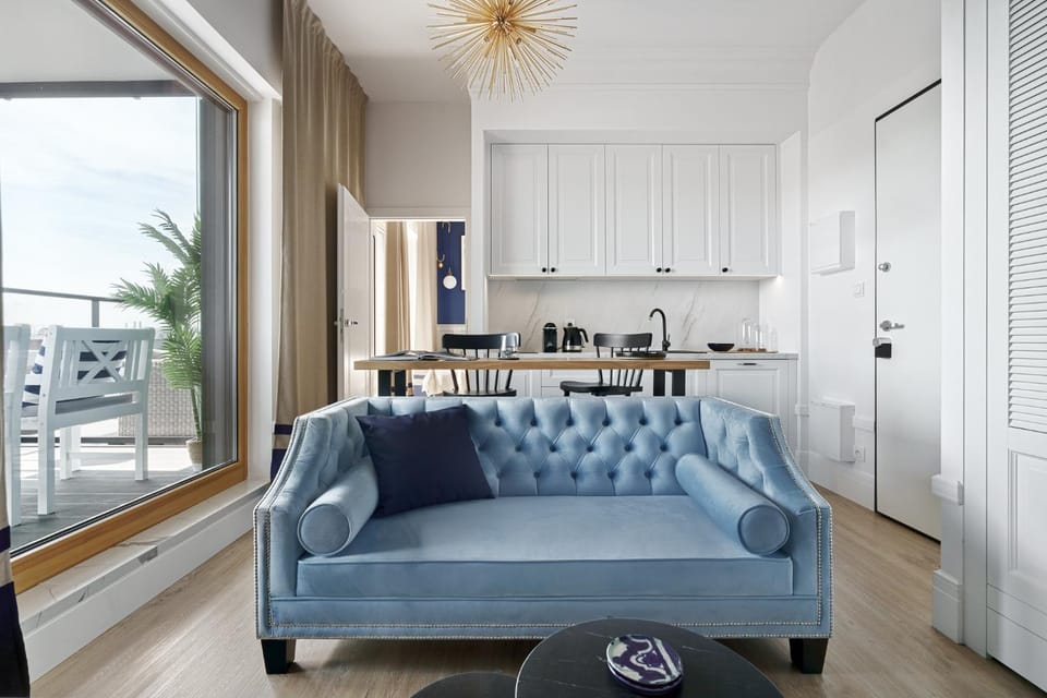 Kitchen or kitchenette, Living room, Seating area