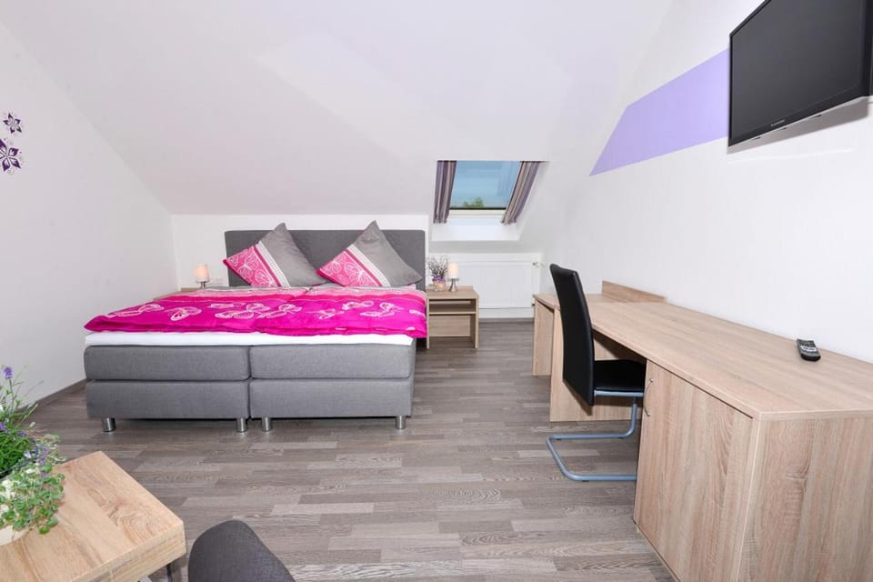 Bed, Photo of the whole room, hair dresser