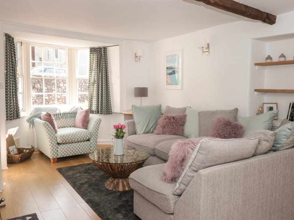 Nookie Cottage House in Dartmouth