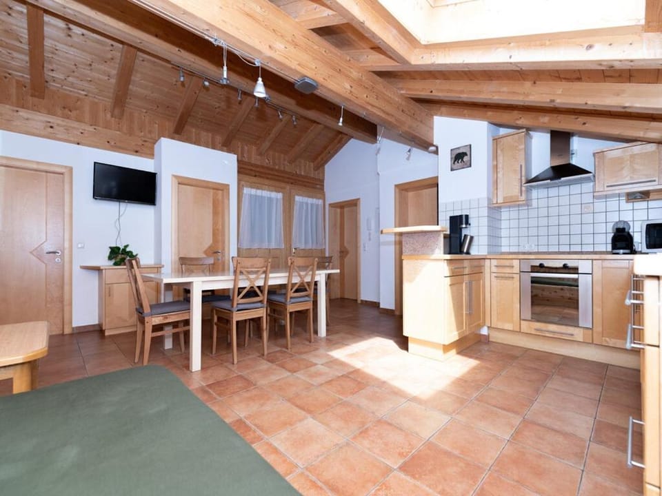 Kitchen or kitchenette, Living room, Seating area, Dining area, Communal kitchen