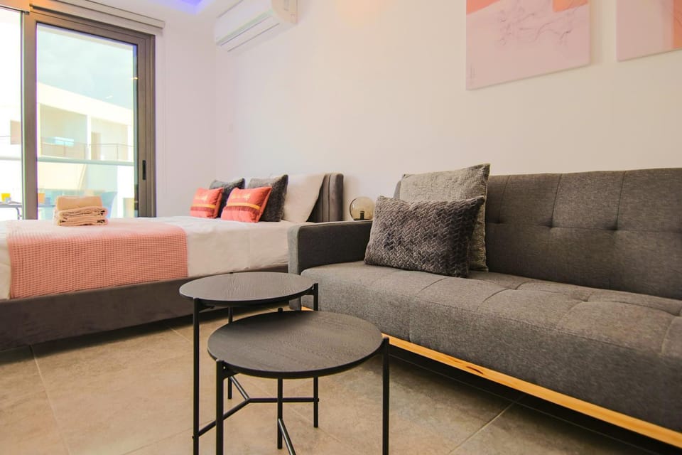 Bed, Living room