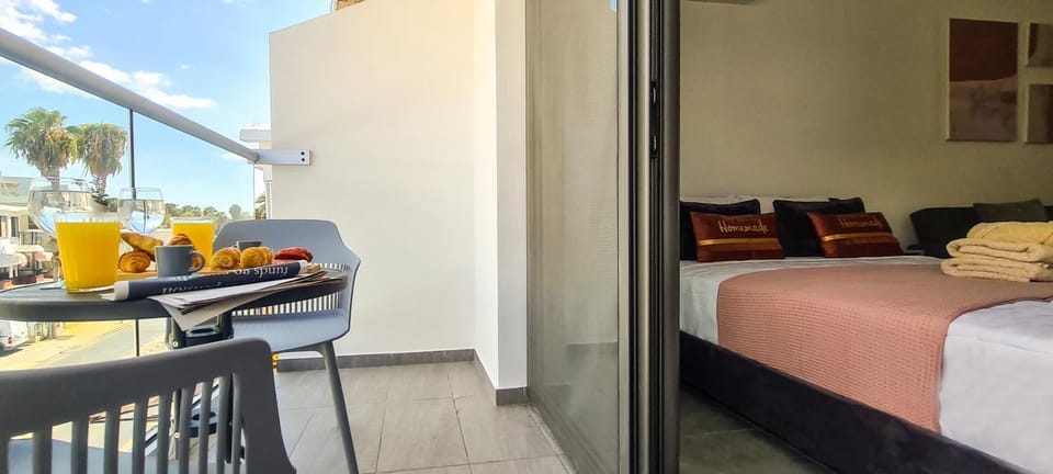 Property building, Bed, Off site, Balcony/Terrace