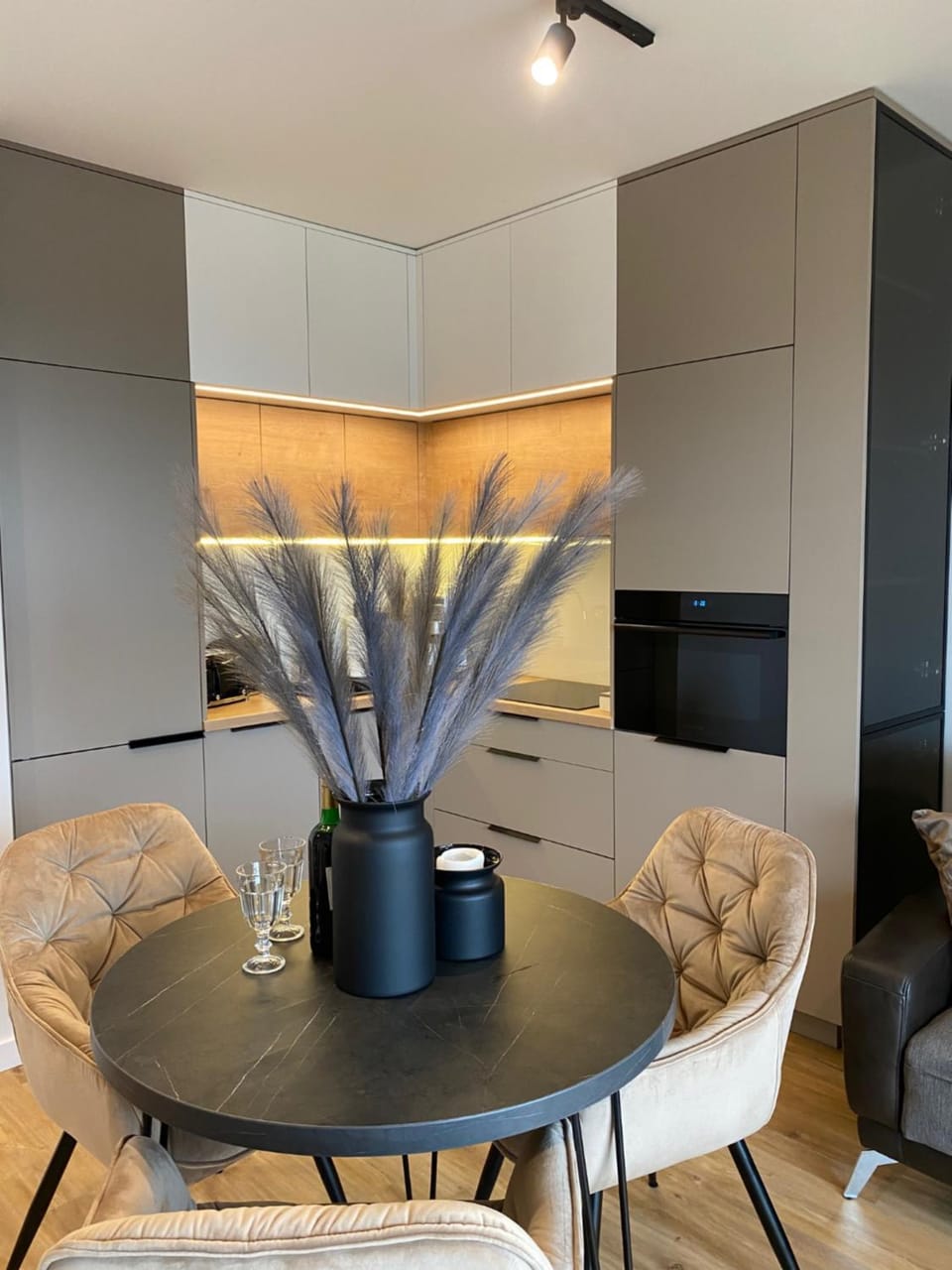 Family & Business Elegant Apartments Kadzielnia, ul Zgody, Stadion Korona, WDK -1 Bedroom, Terrace, Garage - NEW! Apartment in Poland