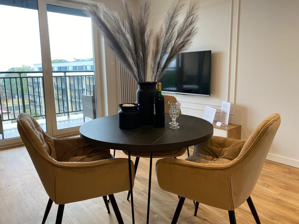 Family & Business Elegant Apartments Kadzielnia, ul Zgody, Stadion Korona, WDK -1 Bedroom, Terrace, Garage - NEW! Apartment in Poland