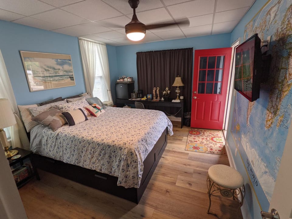 Bedroom, Quiet street view