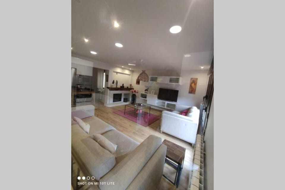 Living room, Lounge or bar, Seating area, Dining area