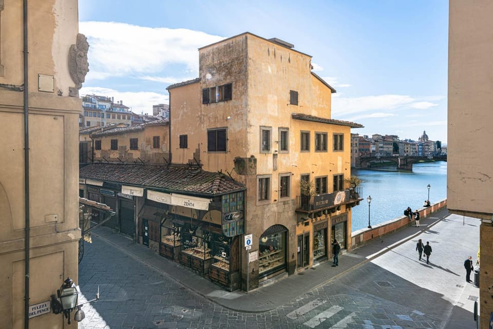 Apartments Florence -Ponte Vecchio View Apartment in Florence