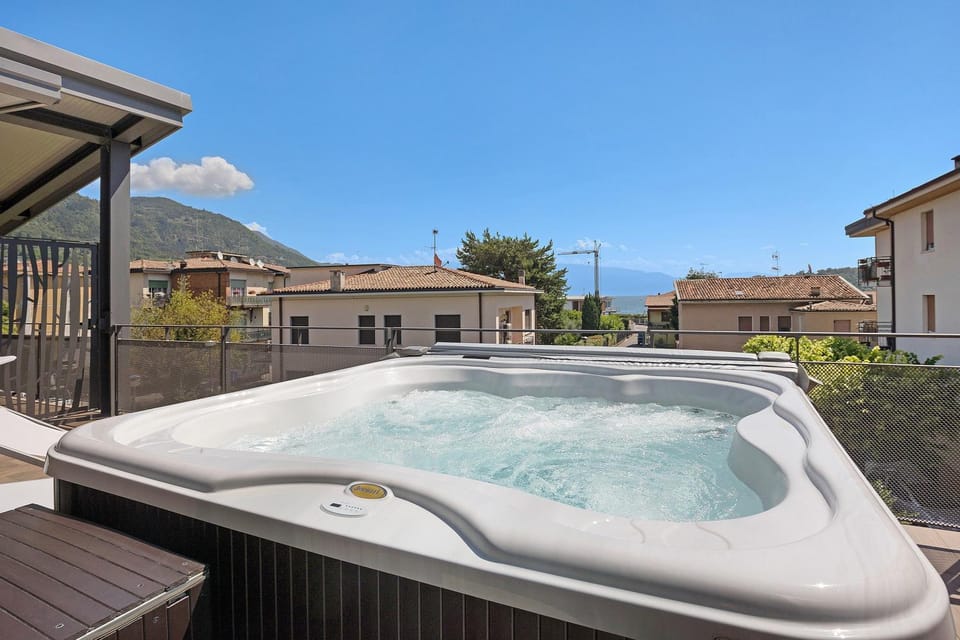 Villa Donne del Lago Ele Apartment in Salo