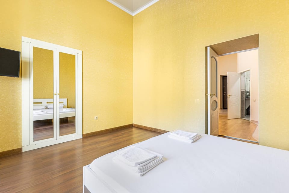 TV and multimedia, Photo of the whole room, Bedroom