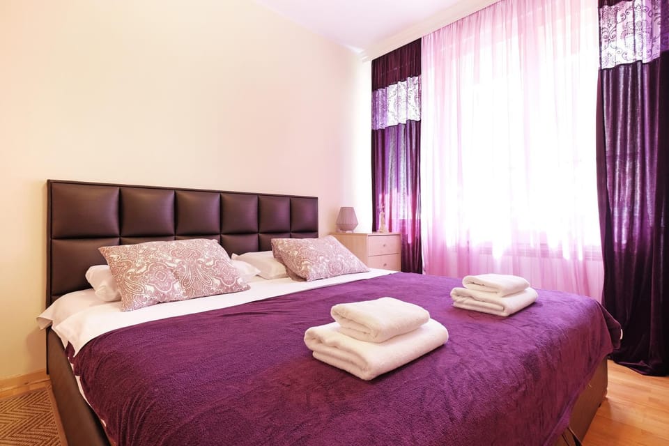 Bed, Day, Summer, Bedroom