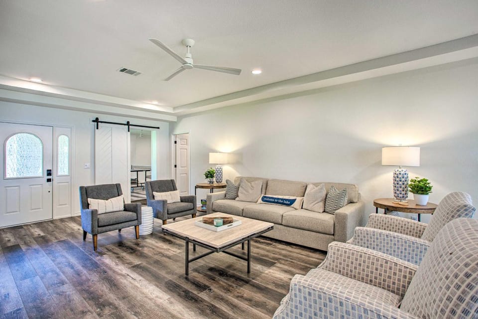 Remodeled Cedar Creek Lake Retreat w/ Fire Pit! House in Cedar Creek Reservoir
