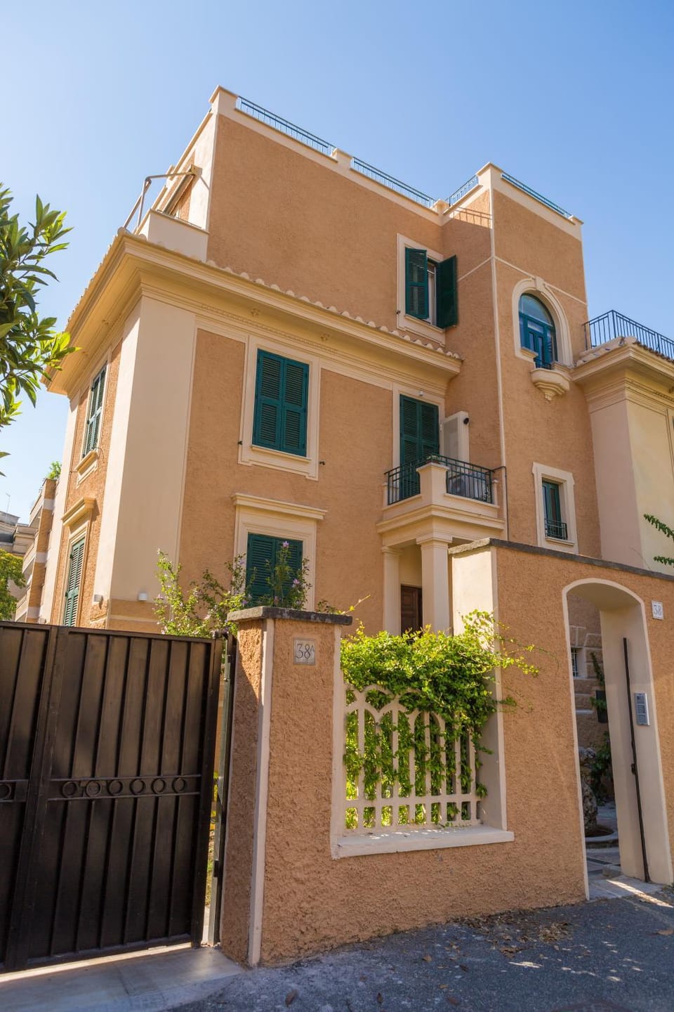 Property building, Facade/entrance