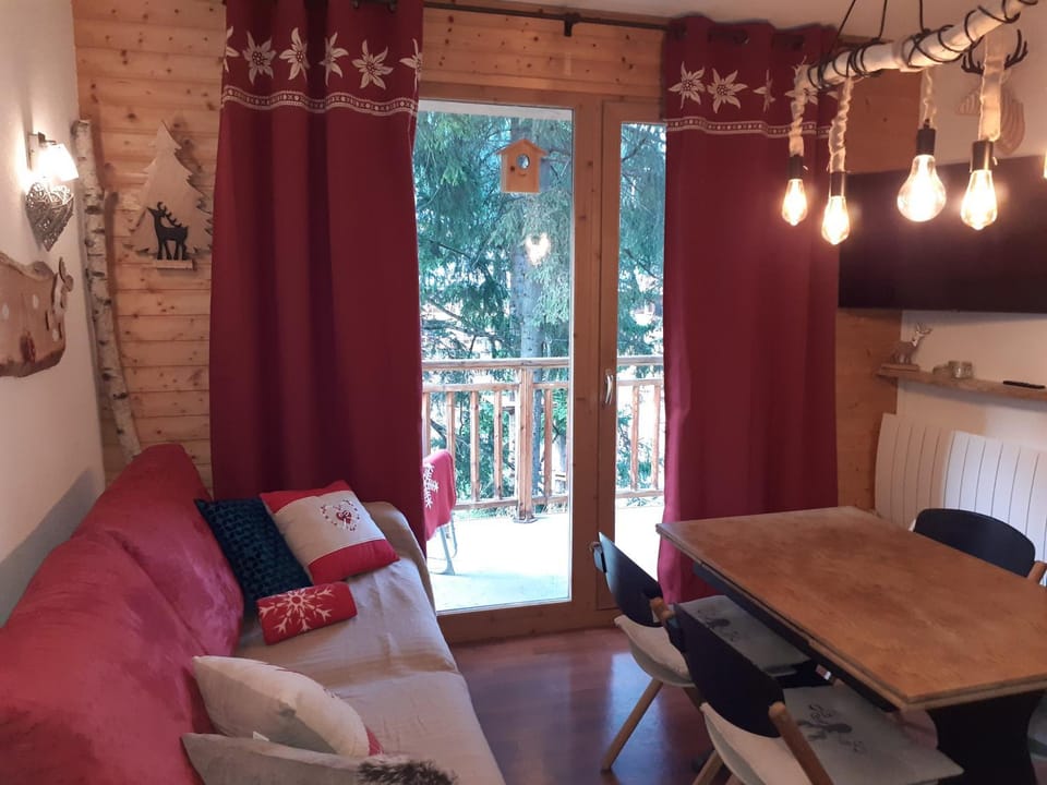 VALFREJUS - Appartement "L'Erable" Les Chalets de Florence 2 - Chaleureux et fonctionnel - plein centre à côté des télécabines - 4 à 7 pers Cabin in Piedmont