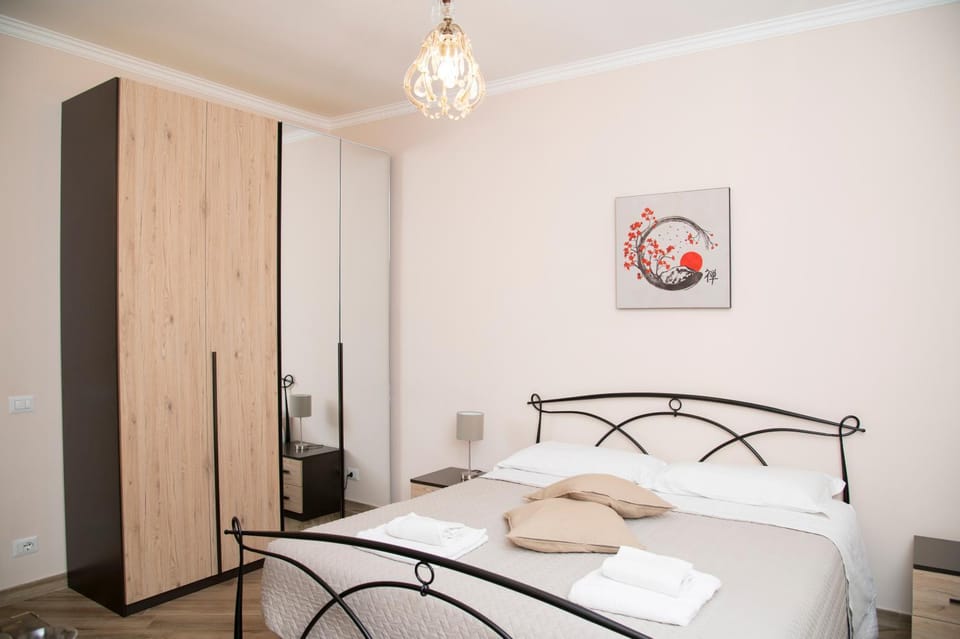 Bed, Bedroom, towels, wardrobe