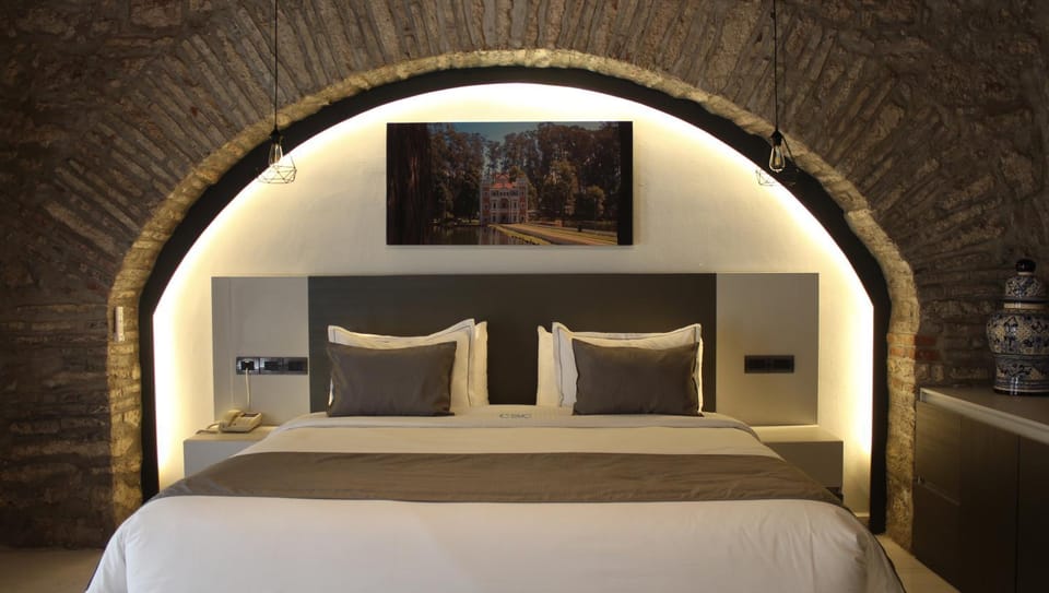 Property building, Bed