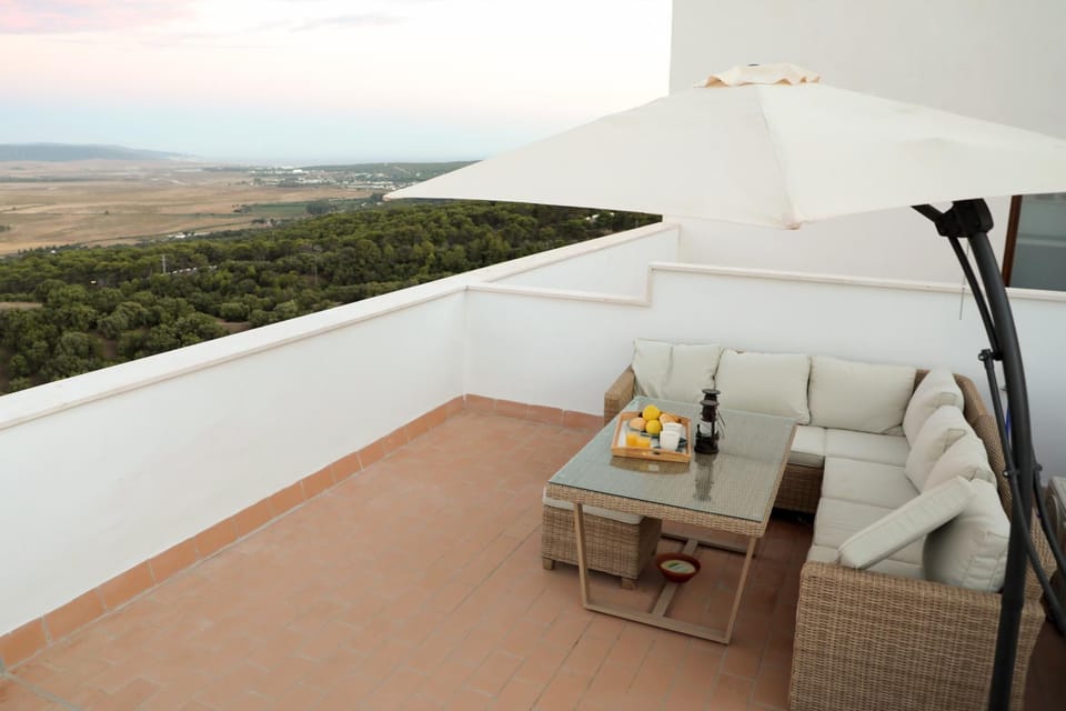Patio, Natural landscape, Balcony/Terrace, Seating area, Dining area