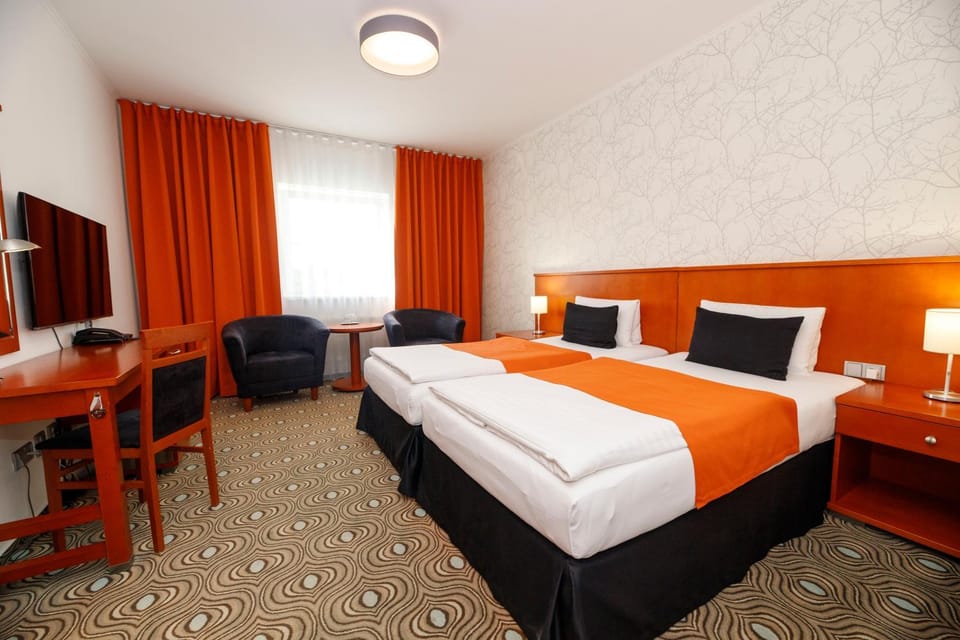 Bed, TV and multimedia, Bedroom