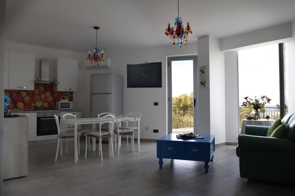 Kitchen or kitchenette, Living room, Seating area, Dining area, stove
