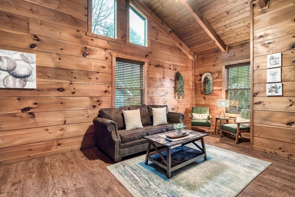 Mama Bear's Moonshine Ridge Chalet in Gatlinburg