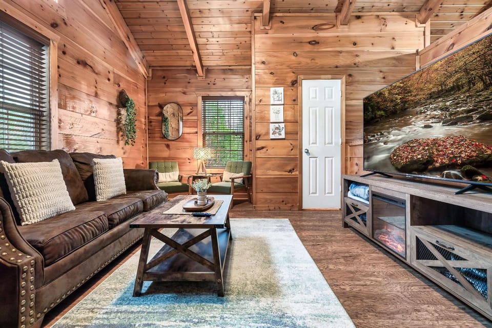 Mama Bear's Moonshine Ridge Chalet in Gatlinburg